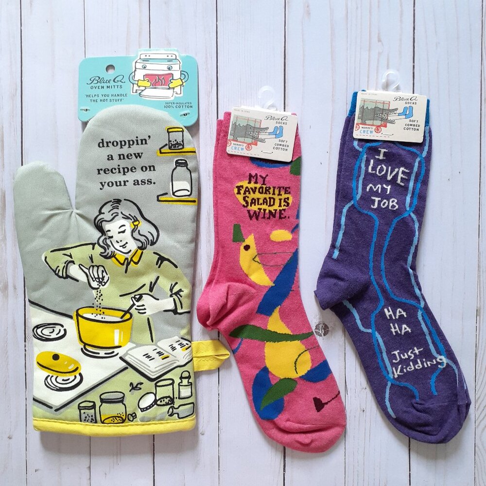 NWT Blue Q Set of Two Women's Socks Size 5-10 and Oven Mitt Pink Blue Green